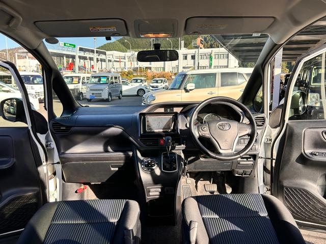 ノア Si 6か月保証 ワンオーナー 8人乗り ナビ バックカメラ ETC 16インチ純正アルミホイール 左側電動スライドドア オートライト 電動格納式ドアミラー プッシュ式スタート アイドリングストップ(10枚目)