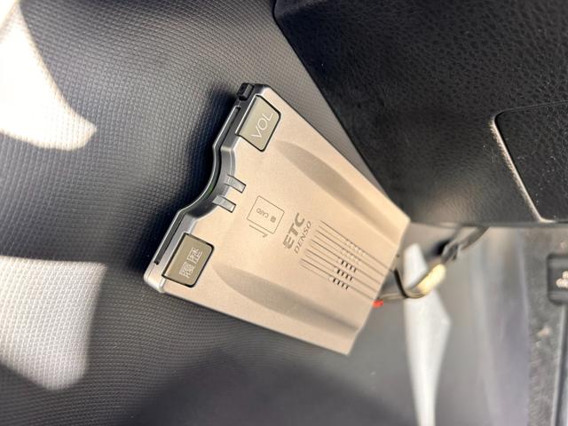 ノア Si 6か月保証 ワンオーナー 8人乗り ナビ バックカメラ ETC 16インチ純正アルミホイール 左側電動スライドドア オートライト 電動格納式ドアミラー プッシュ式スタート アイドリングストップ(15枚目)