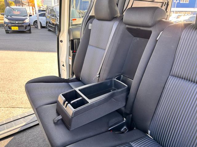 ノア Si 6か月保証 ワンオーナー 8人乗り ナビ バックカメラ ETC 16インチ純正アルミホイール 左側電動スライドドア オートライト 電動格納式ドアミラー プッシュ式スタート アイドリングストップ(21枚目)