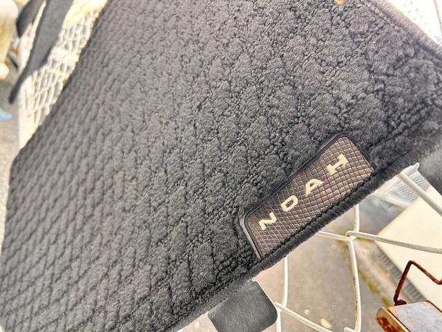 ノア Si 6か月保証 ワンオーナー 8人乗り ナビ バックカメラ ETC 16インチ純正アルミホイール 左側電動スライドドア オートライト 電動格納式ドアミラー プッシュ式スタート アイドリングストップ(29枚目)