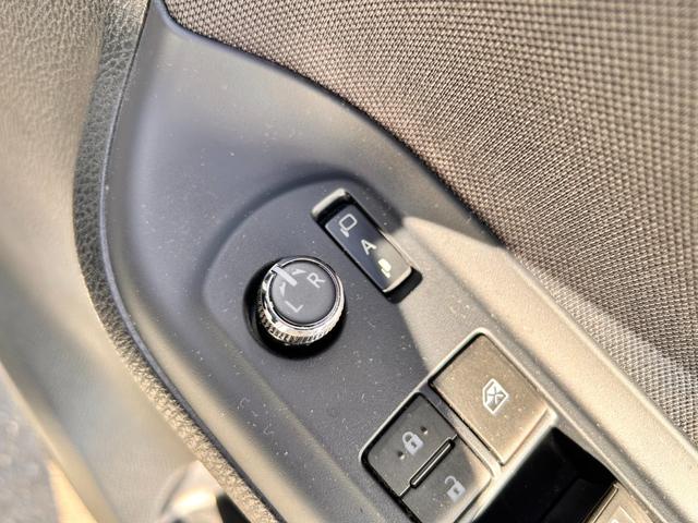 ノア Si 6か月保証 ワンオーナー 8人乗り ナビ バックカメラ ETC 16インチ純正アルミホイール 左側電動スライドドア オートライト 電動格納式ドアミラー プッシュ式スタート アイドリングストップ(36枚目)