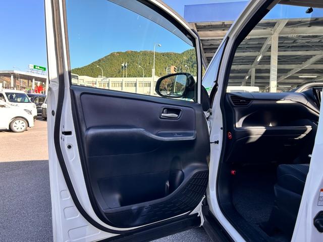 ノア Si 6か月保証 ワンオーナー 8人乗り ナビ バックカメラ ETC 16インチ純正アルミホイール 左側電動スライドドア オートライト 電動格納式ドアミラー プッシュ式スタート アイドリングストップ(43枚目)