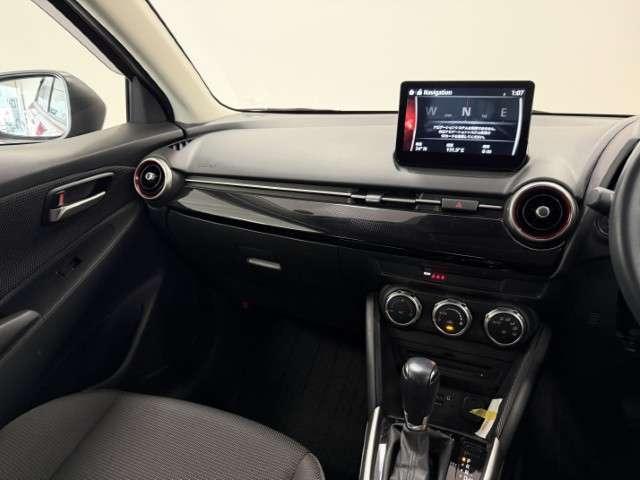 MAZDA2 1.5 15S ブラック トーン エディション フルセグTV ETC 全周囲カメラ レーダークルコン LEDヘッド バックモニター ソナー DVD再生 ミュージックプレイヤー接続可 フルオートエアコン キーフリー ETC 地デジ 横滑り防止装置(12枚目)