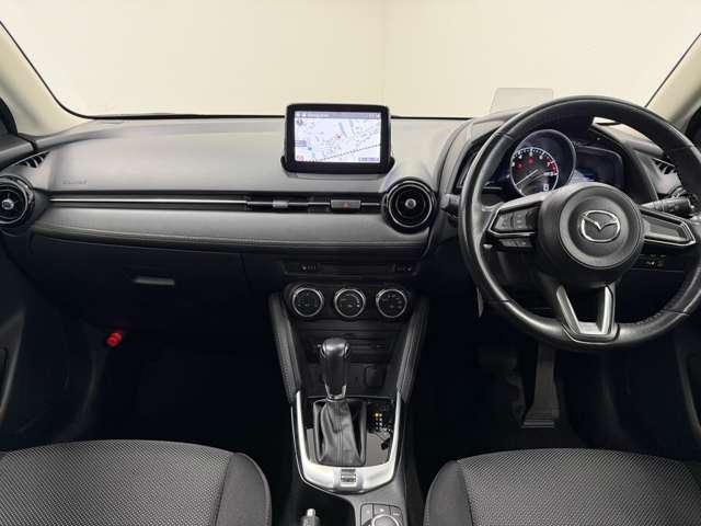 デミオ １．５　１５Ｓ　ツーリング　ナビ　フルセグＴＶ　ＥＴＣ　コーナーソナー　地デジ　インテリジェントキー　Ｂカメラ　記録簿　ＤＶＤ　ＬＥＤヘッド　ワンオーナー車　前席シートヒーター　横滑り防止装置　ＥＴＣ　アルミホイール　禁煙車（3枚目）