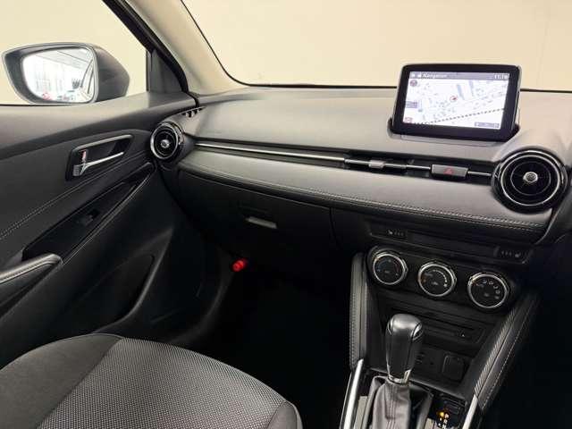 デミオ １．５　１５Ｓ　ツーリング　ナビ　フルセグＴＶ　ＥＴＣ　コーナーソナー　地デジ　インテリジェントキー　Ｂカメラ　記録簿　ＤＶＤ　ＬＥＤヘッド　ワンオーナー車　前席シートヒーター　横滑り防止装置　ＥＴＣ　アルミホイール　禁煙車（12枚目）