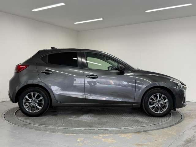 デミオ １．５　１５Ｓ　ツーリング　ナビ　フルセグＴＶ　ＥＴＣ　コーナーソナー　地デジ　インテリジェントキー　Ｂカメラ　記録簿　ＤＶＤ　ＬＥＤヘッド　ワンオーナー車　前席シートヒーター　横滑り防止装置　ＥＴＣ　アルミホイール　禁煙車（18枚目）