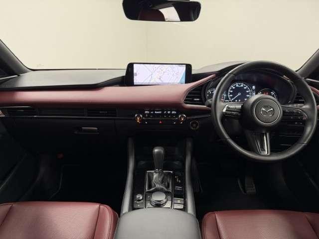 MAZDA3ファストバック 2.0 20S ツーリング 革シート BOSEサウンドシステム フルセグTV SBS パワーシート バックカメラ フロントカメラ シートヒーター スマートキー オートマチックハイビーム コーナーセンサー レーダークルコン 本革(3枚目)