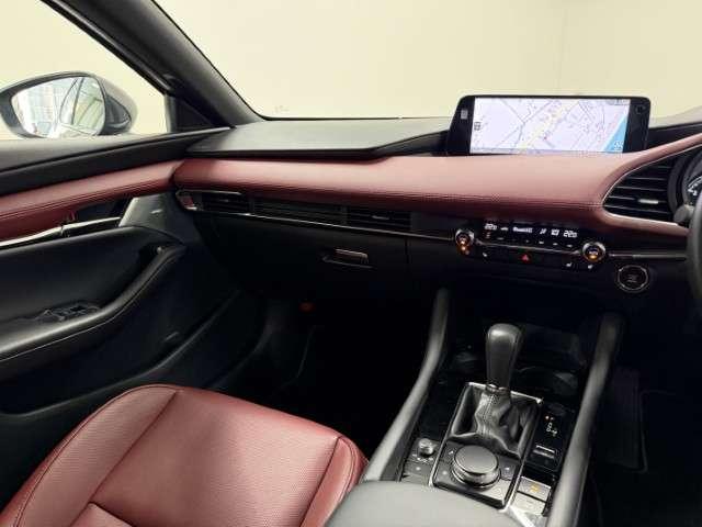 MAZDA3ファストバック 2.0 20S ツーリング 革シート BOSEサウンドシステム フルセグTV SBS パワーシート バックカメラ フロントカメラ シートヒーター スマートキー オートマチックハイビーム コーナーセンサー レーダークルコン 本革(12枚目)
