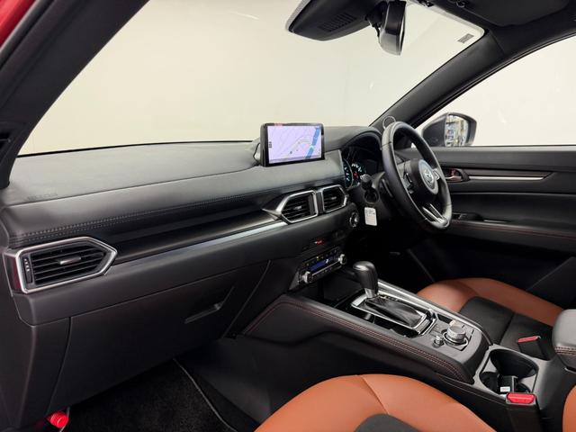 ＣＸ－５ ２．２　ＸＤ　レトロスポーツエディション　ディーゼルターボ　　ＢＯＳＥサウンドシステム　パワーリフトゲート　エアバック　フルオートエアコン　地上デジタル　ＬＥＤヘッドライト　パワーリフトゲート　パワステ　アイドリングストップ　横滑り防止装置　パーキングセンサー（32枚目）