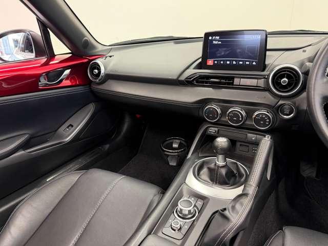 ロードスターＲＦ ２．０　ＶＳ　革シート　ＢＯＳＥサウンドシステム　オートハイビーム　盗難防止装置　１オーナー　アイスト　インテリジェントキー　ＬＥＤライト　禁煙　本革シート　記録簿　ＥＴＣ　ＤＶＤ　シートヒーター　ＥＳＣ　ＡＡＣ（11枚目）