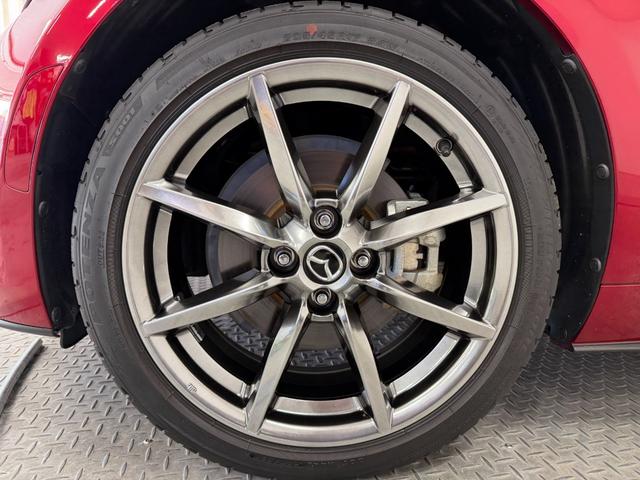 ロードスターＲＦ ２．０　ＶＳ　革シート　ＢＯＳＥサウンドシステム　オートハイビーム　盗難防止装置　１オーナー　アイスト　インテリジェントキー　ＬＥＤライト　禁煙　本革シート　記録簿　ＥＴＣ　ＤＶＤ　シートヒーター　ＥＳＣ　ＡＡＣ（27枚目）