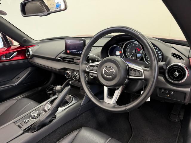 ロードスターＲＦ ２．０　ＶＳ　革シート　ＢＯＳＥサウンドシステム　オートハイビーム　盗難防止装置　１オーナー　アイスト　インテリジェントキー　ＬＥＤライト　禁煙　本革シート　記録簿　ＥＴＣ　ＤＶＤ　シートヒーター　ＥＳＣ　ＡＡＣ（34枚目）