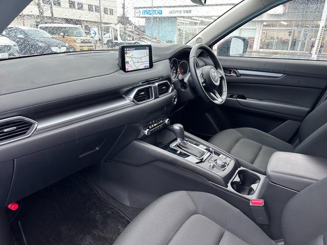 ＣＸ－５ ２．０　２０Ｓ　スマート　エディション　全方位モニタ　禁煙車　アダプティブクルコン　踏み間違い防止　ＤＶＤ　ＬＥＤヘッドライト　クリアランスソナ－　レーダークルーズコントロール　スマートキー　ＥＴＣ車載器　禁煙車　キーレスエントリー　ＡＢＳ（44枚目）