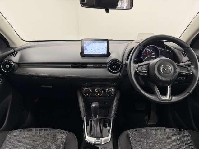 デミオ １．３　１３Ｓ　ツーリング　ワンオーナー　フルセグＴＶ　ナビ　アイドルストップ　サイドエアバッグ　禁煙　ＡＡＣ　ミュージックプレイヤー接続可　地デジ　シートヒータ　ＥＳＣ　１オーナー　アドバンスキー　ナビＴＶ　パワーステアリング（4枚目）