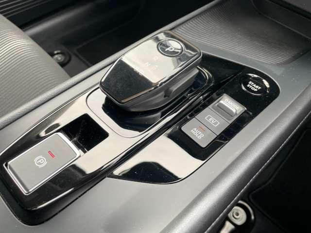 ☆電動パーキングブレーキです。停車時にブレーキ保持をしてくれるオートホールド機能付き。