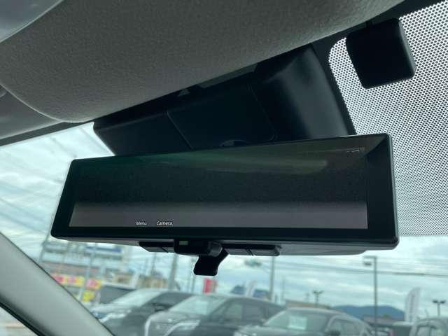 ☆ミラーとカメラの映像の切り替えができるインテリジェントルームミラーです。