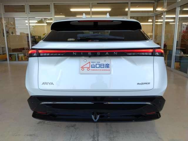 アリア Ｂ６　ｅ－４ＯＲＣＥ　４ＷＤ　禁煙車　サンルーフ　スマートキー　全周囲モニター　ＥＴＣ　エマブレ　フルオートエアコン　ＬＥＤヘッド　４ＷＤ　本革シート（6枚目）