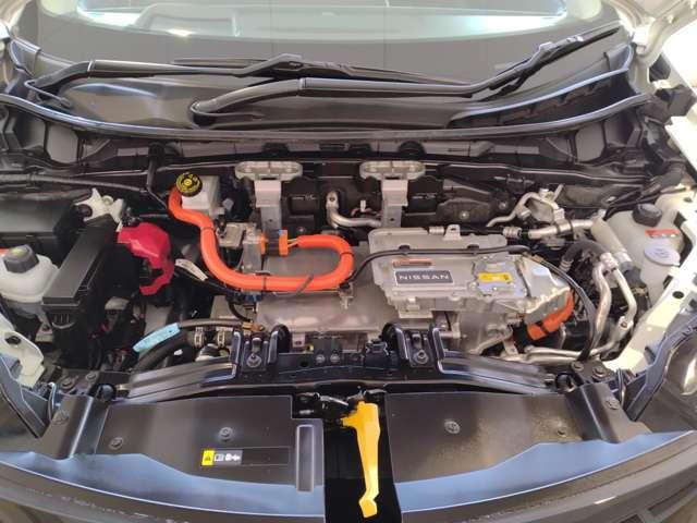 アリア Ｂ６　ｅ－４ＯＲＣＥ　４ＷＤ　禁煙車　サンルーフ　スマートキー　全周囲モニター　ＥＴＣ　エマブレ　フルオートエアコン　ＬＥＤヘッド　４ＷＤ　本革シート（16枚目）