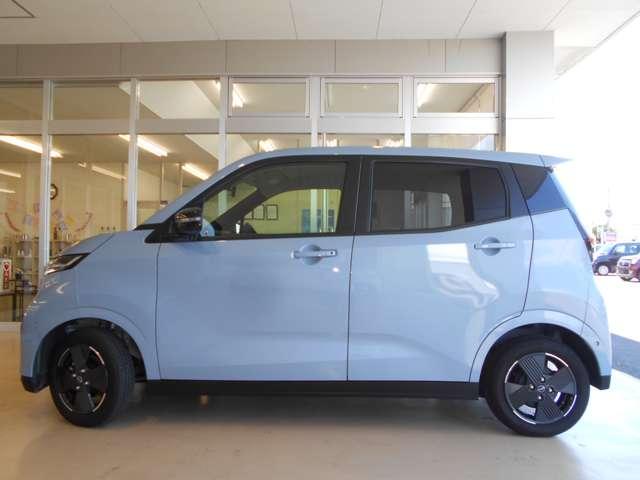 サクラ Ｘ　アラウンドビューモニター　オートホールド　アラウンドヴューモニター　運転席エアバック　ＡＡＣ　ＬＥＤヘッドランプ　試乗車　スマートキー　レーンアシスト　盗難防止システム　禁煙車　キーレスエントリー　ワンオーナー　バックモニター　アルミホイール（9枚目）