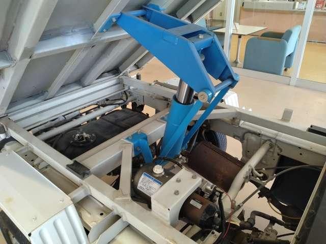 キャリイトラック ６６０　清掃ダンプ　１方開　マレル式ダンプ機構（11枚目）