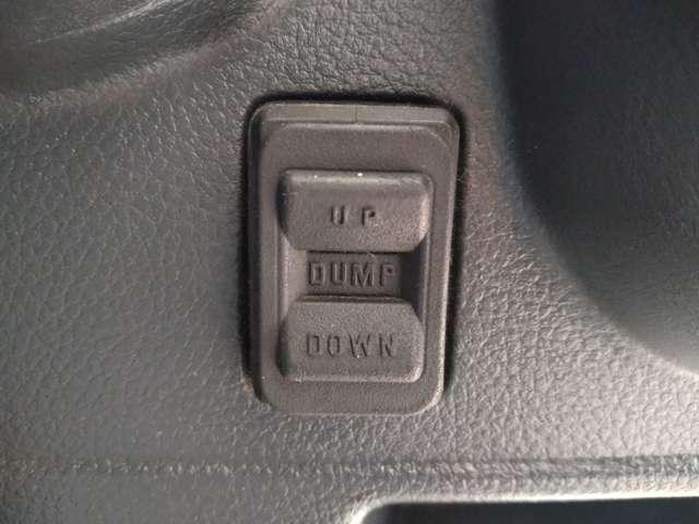 キャリイトラック ６６０　清掃ダンプ　１方開　マレル式ダンプ機構（12枚目）