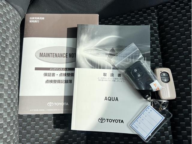 アクア クロスオーバー フルセグ HDDナビ DVD再生 バックカメラ 衝突被害軽減システム ETC LEDヘッドランプ ワンオーナー 記録簿(17枚目)