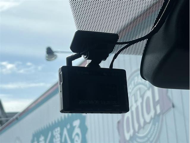 ヴォクシー ハイブリッドＳ－Ｚ　フルセグ　メモリーナビ　ＤＶＤ再生　ミュージックプレイヤー接続可　後席モニター　バックカメラ　衝突被害軽減システム　ＥＴＣ　ドラレコ　両側電動スライド　ＬＥＤヘッドランプ　乗車定員７人　３列シート（4枚目）