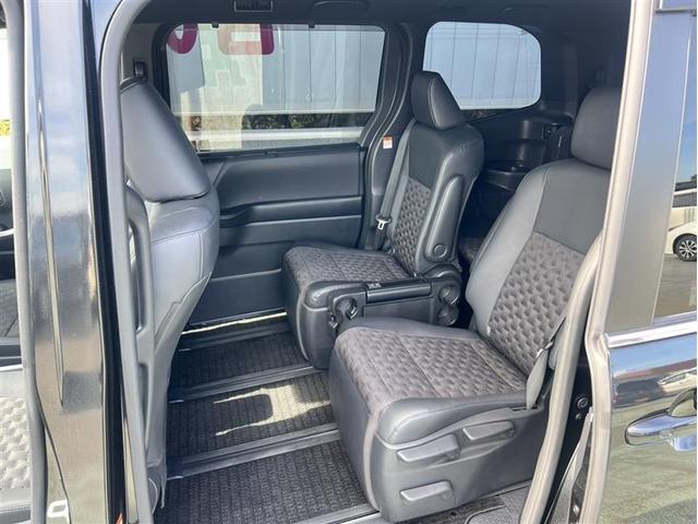 ヴォクシー ハイブリッドＳ－Ｚ　フルセグ　メモリーナビ　ＤＶＤ再生　ミュージックプレイヤー接続可　後席モニター　バックカメラ　衝突被害軽減システム　ＥＴＣ　ドラレコ　両側電動スライド　ＬＥＤヘッドランプ　乗車定員７人　３列シート（16枚目）