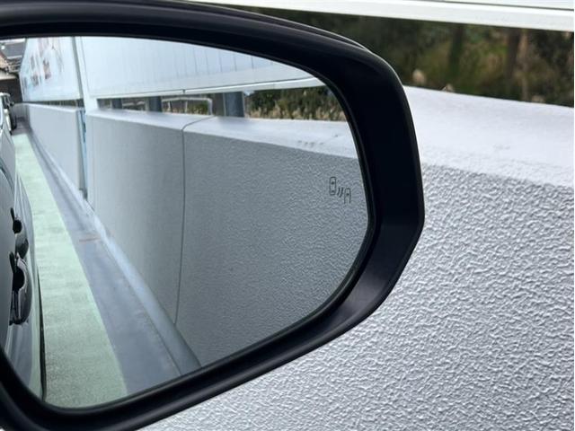 ヴォクシー ハイブリッドＳ－Ｚ　フルセグ　メモリーナビ　ＤＶＤ再生　ミュージックプレイヤー接続可　バックカメラ　衝突被害軽減システム　ＥＴＣ　両側電動スライド　ＬＥＤヘッドランプ　乗車定員７人　３列シート　ワンオーナー　記録簿（3枚目）