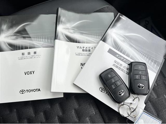ヴォクシー ハイブリッドＳ－Ｚ　フルセグ　メモリーナビ　ＤＶＤ再生　ミュージックプレイヤー接続可　バックカメラ　衝突被害軽減システム　ＥＴＣ　両側電動スライド　ＬＥＤヘッドランプ　乗車定員７人　３列シート　ワンオーナー　記録簿（25枚目）
