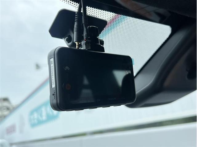 ヤリス ハイブリッドＺ　バックカメラ　衝突被害軽減システム　ＥＴＣ　ＬＥＤヘッドランプ　ワンオーナー　記録簿（4枚目）