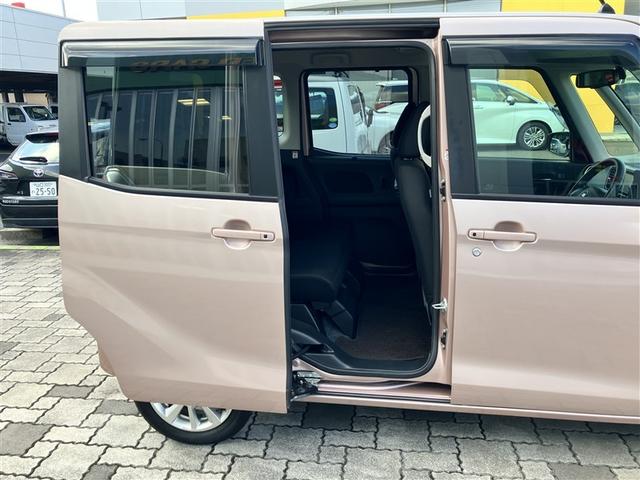 両側パワースライドドア付きだから、狭い駐車スペースなどでの　乗り降りラクラク！小さなお子さまのいるご家庭には嬉しい装備。