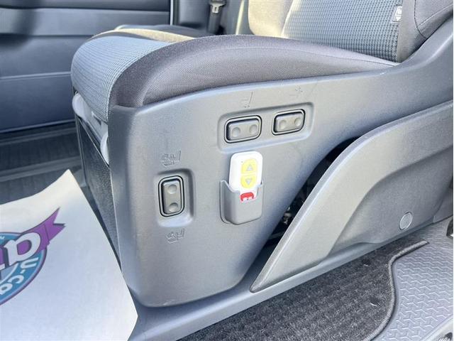 ノア HV X サイドLUチルトシート フルセグ メモリーナビ 後席モニター バックカメラ 衝突被害軽減システム ETC 両側電動スライド LEDヘッドランプ 乗車定員7人 3列シート 記録簿(4枚目)