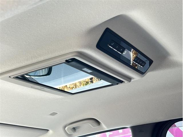 ノア HV X サイドLUチルトシート フルセグ メモリーナビ 後席モニター バックカメラ 衝突被害軽減システム ETC 両側電動スライド LEDヘッドランプ 乗車定員7人 3列シート 記録簿(7枚目)