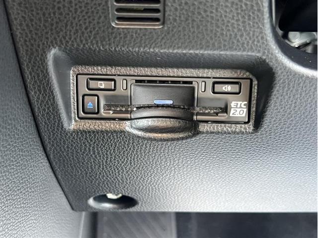 ノア HV X サイドLUチルトシート フルセグ メモリーナビ 後席モニター バックカメラ 衝突被害軽減システム ETC 両側電動スライド LEDヘッドランプ 乗車定員7人 3列シート 記録簿(9枚目)