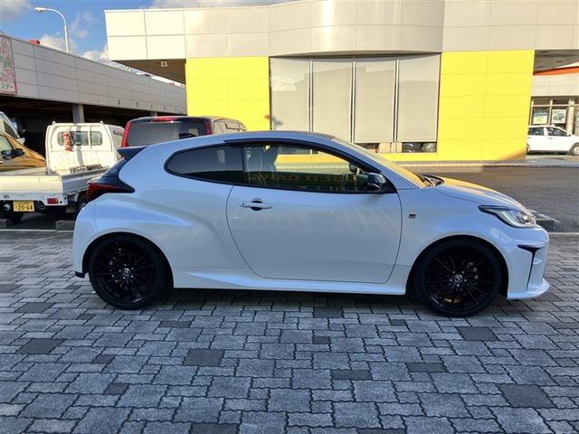 GRヤリス RS メモリーナビ ミュージックプレイヤー接続可 バックカメラ 衝突被害軽減システム ETC ドラレコ LEDヘッドランプ ワンオーナー フルエアロ 記録簿(4枚目)