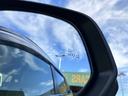 隣車線を走る車両をレーダーで検知し、ドアミラーでは確認しにくい後側方エリアに存在する車両に加え、急接近してくる車両も検知します。車両を検知するとドアミラーに搭載されたLEDインジケーターが点灯します。