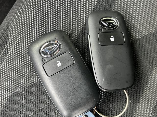タフト Ｇ　ダーククロムベンチャー　シートヒーター　バックカメラ　ガラスルーフ　衝突安全ボディ　シートヒーター付き　盗難防止システム　キーフリー　オートライト　誤発進抑制装置　ＬＥＤライト　レーンキープアシスト　リアカメラ　記録簿　アルミ　コーナーソナー　禁煙車（32枚目）