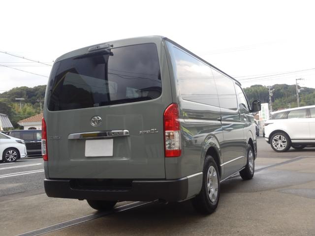 ハイエースバン スーパーGL アースカラーPk アーバンカーキ ワンオーナー 登録済未使用 禁煙車 両側パワースライドドア デジタルインナーミラー パノラミックビューモニター クリソナLEDフォグ AC100V電源 (レンタ登録)(10枚目)