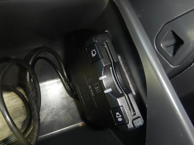 ハイエースバン ロングスーパーGL バッドフェイス ハーフエアロ ローダウン 9型ナビTV バックカメラ リアモニター ETC ヘッドライトLED フォグ黄LED 17アルミ ヒッチメンバー ベッドキット シートカバー 100V電源(17枚目)