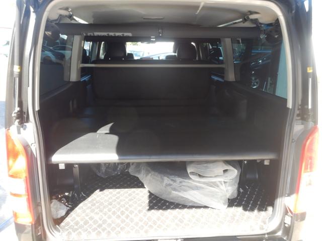 ハイエースバン ロングスーパーGL バッドフェイス ハーフエアロ ローダウン 9型ナビTV バックカメラ リアモニター ETC ヘッドライトLED フォグ黄LED 17アルミ ヒッチメンバー ベッドキット シートカバー 100V電源(23枚目)
