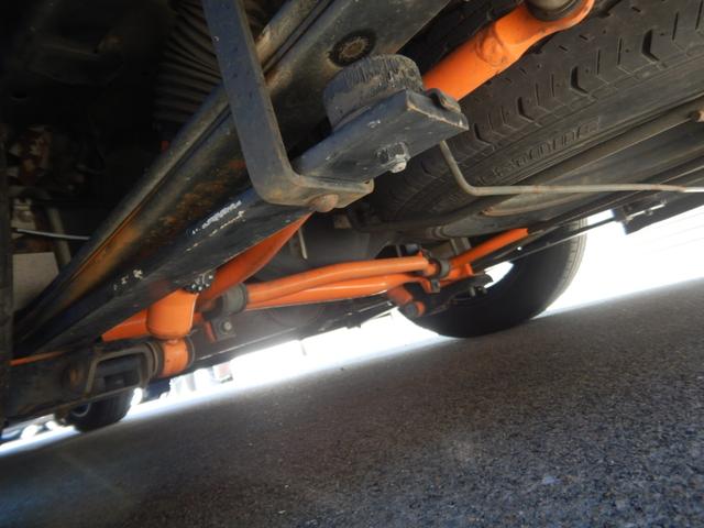 ハイエースバン ロングスーパーGL バッドフェイス ハーフエアロ ローダウン 9型ナビTV バックカメラ リアモニター ETC ヘッドライトLED フォグ黄LED 17アルミ ヒッチメンバー ベッドキット シートカバー 100V電源(25枚目)