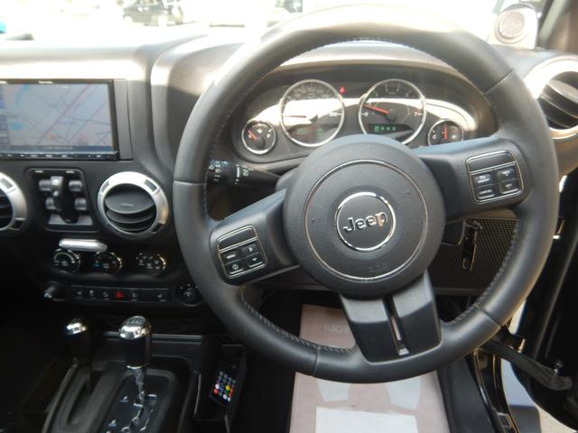 ジープ・ラングラーアンリミテッド サハラ BEstopサンライダー 社外LEDヘッドライト・テール 社外フロントバンパー リフトキット 20インチアルミ 社外マフラー(純正有) 黒レザーシート BTオーディオ バックカメラ 社外フェンダー(12枚目)