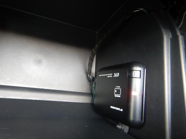 ジープ・ラングラーアンリミテッド サハラ BEstopサンライダー 社外LEDヘッドライト・テール 社外フロントバンパー リフトキット 20インチアルミ 社外マフラー(純正有) 黒レザーシート BTオーディオ バックカメラ 社外フェンダー(19枚目)