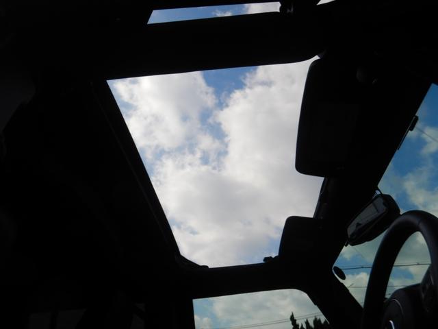 ジープ・ラングラーアンリミテッド サハラ BEstopサンライダー 社外LEDヘッドライト・テール 社外フロントバンパー リフトキット 20インチアルミ 社外マフラー(純正有) 黒レザーシート BTオーディオ バックカメラ 社外フェンダー(22枚目)