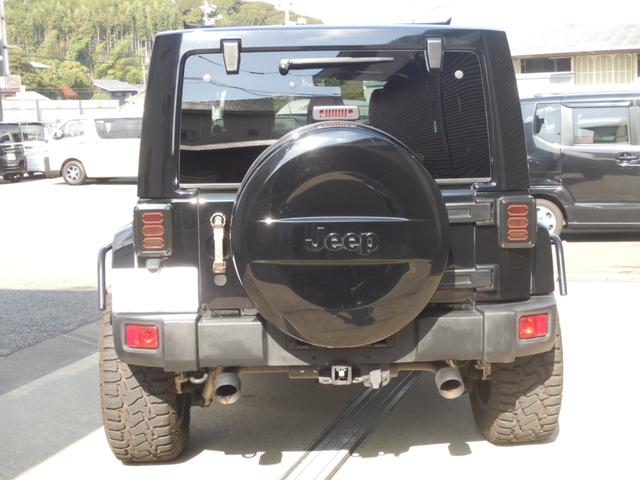 ジープ・ラングラーアンリミテッド サハラ BEstopサンライダー 社外LEDヘッドライト・テール 社外フロントバンパー リフトキット 20インチアルミ 社外マフラー(純正有) 黒レザーシート BTオーディオ バックカメラ 社外フェンダー(25枚目)