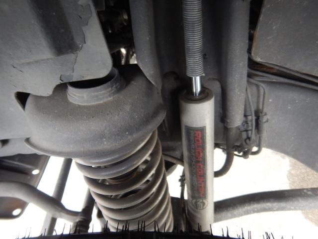 ジープ・ラングラーアンリミテッド サハラ BEstopサンライダー 社外LEDヘッドライト・テール 社外フロントバンパー リフトキット 20インチアルミ 社外マフラー(純正有) 黒レザーシート BTオーディオ バックカメラ 社外フェンダー(30枚目)