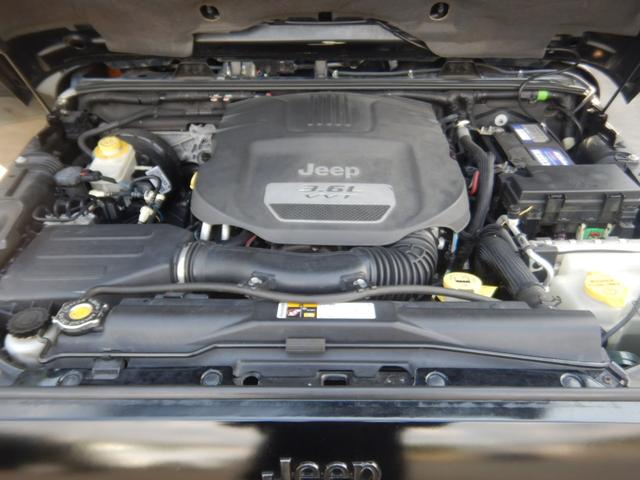 ジープ・ラングラーアンリミテッド サハラ BEstopサンライダー 社外LEDヘッドライト・テール 社外フロントバンパー リフトキット 20インチアルミ 社外マフラー(純正有) 黒レザーシート BTオーディオ バックカメラ 社外フェンダー(35枚目)