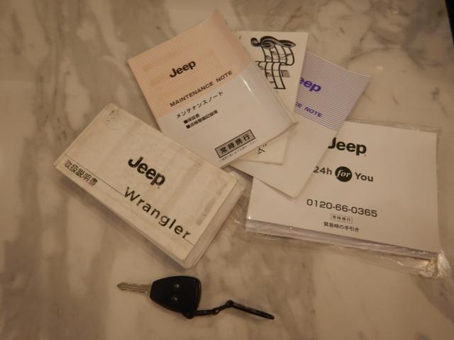 ジープ・ラングラーアンリミテッド サハラ BEstopサンライダー 社外LEDヘッドライト・テール 社外フロントバンパー リフトキット 20インチアルミ 社外マフラー(純正有) 黒レザーシート BTオーディオ バックカメラ 社外フェンダー(36枚目)