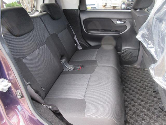 メーカーオプションのブラックインテリアパックです。シートやドア内張などがブラックになっています。